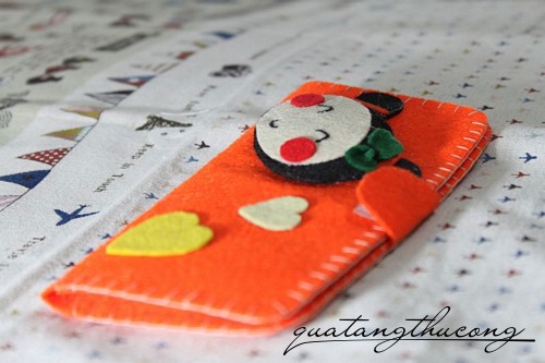 Bóp đựng tiền Pucca tim trắng vàng xinh xắn